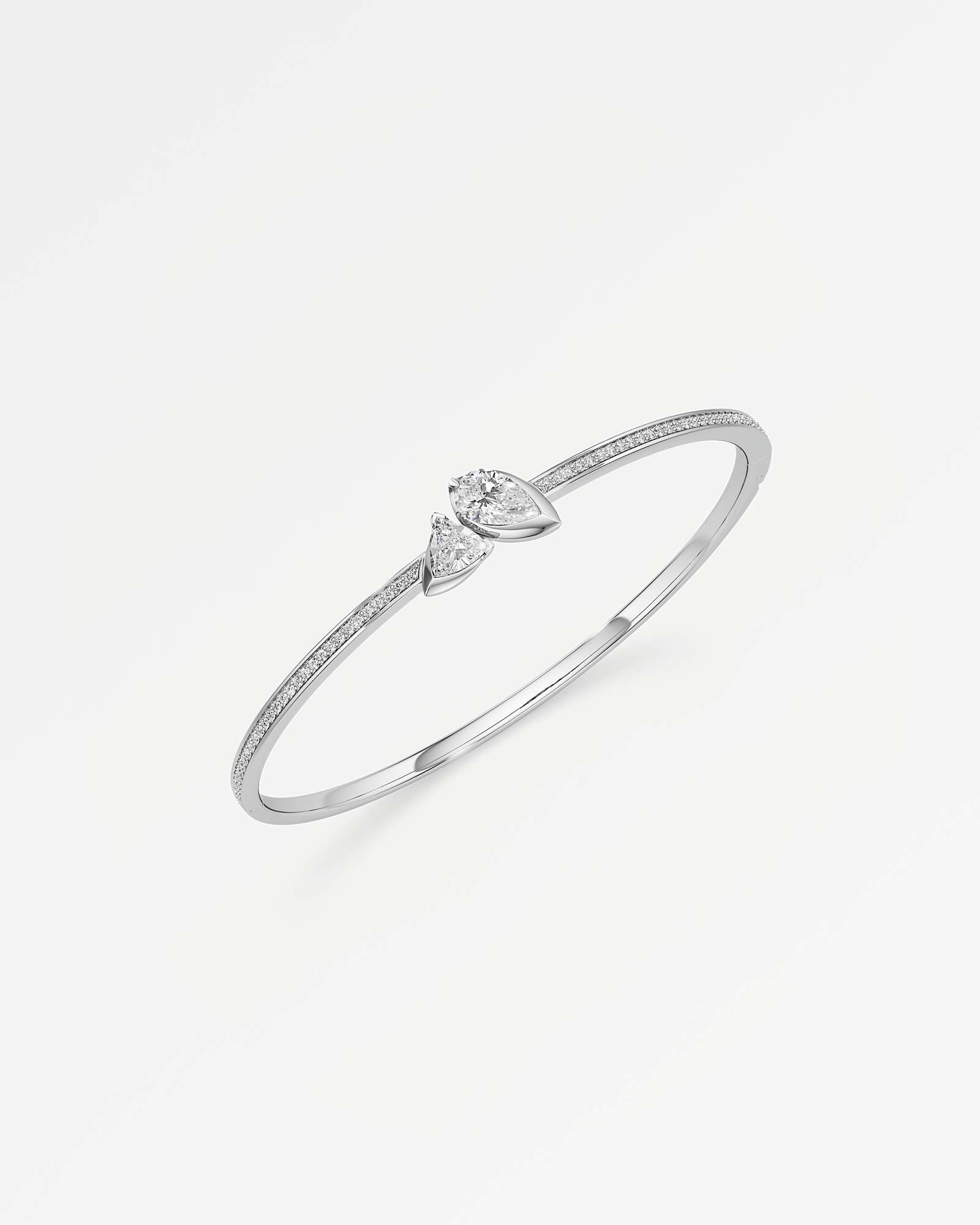 Leveré Diamond Bangle