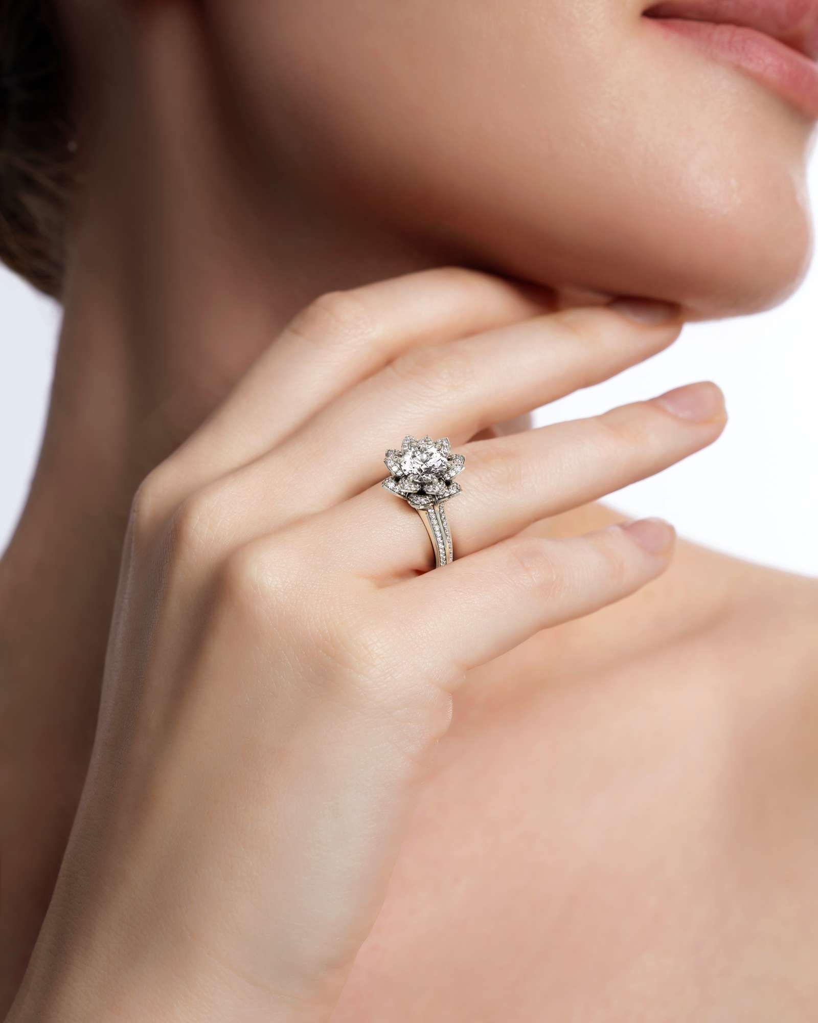 Velara Elaria Diamond Engagement Ring, With 1.50 ct Round Cut in 14K White Gold (2.25 ctw)