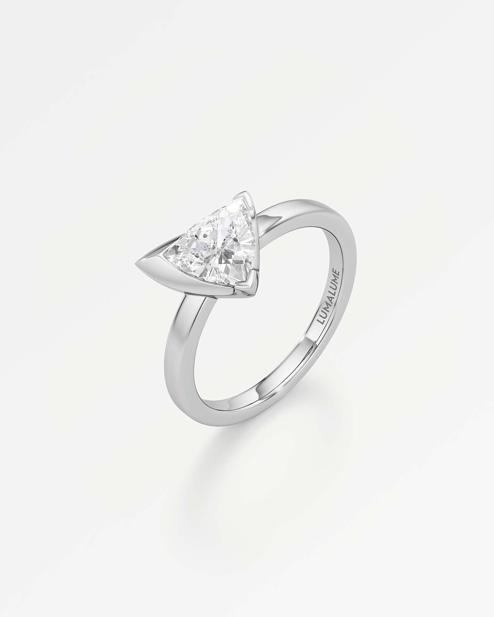 Apitris Diamond Ring