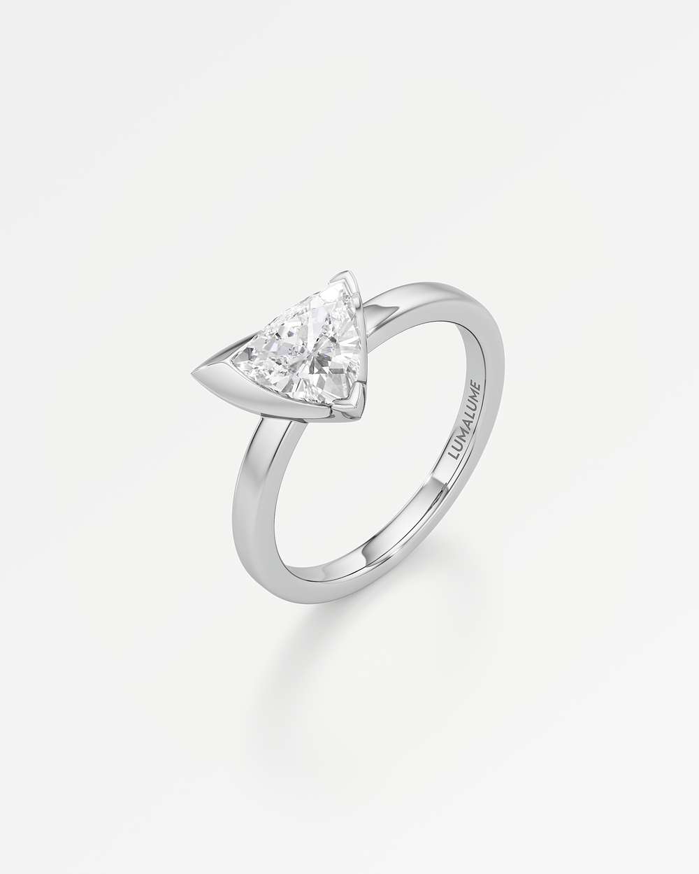 Apitris Diamond Ring